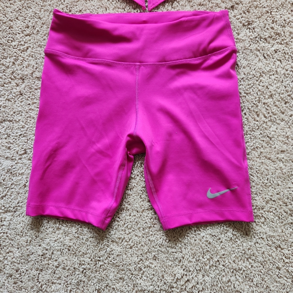 Nike Women's Dri Fit Pink Shorts Size Small - Picture 6 of 7